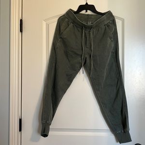 Gap rib twill joggers- color Vintage Palm- Olive.